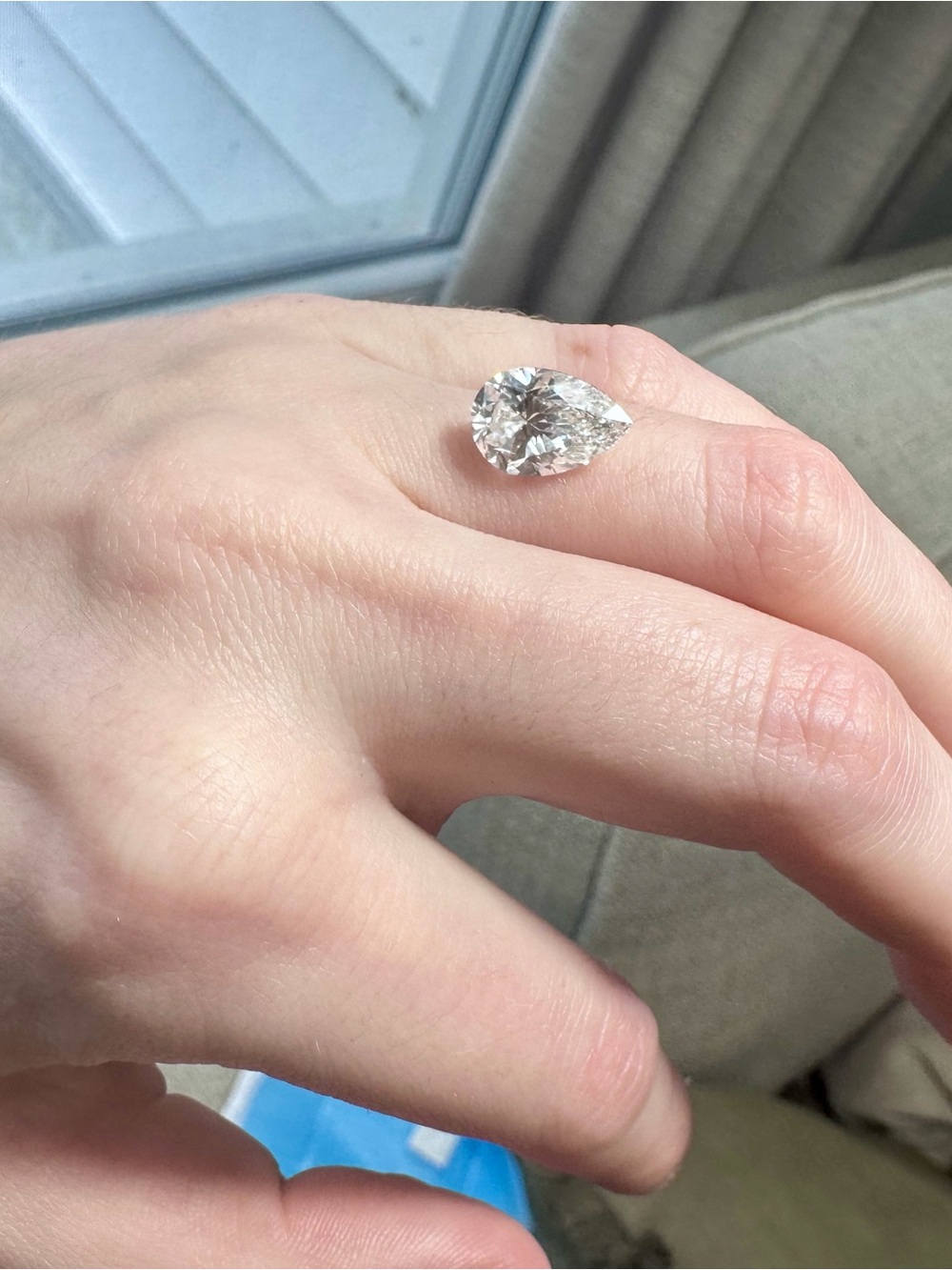 Elegant Pear-Cut White Solitaire Ring - Unbranded